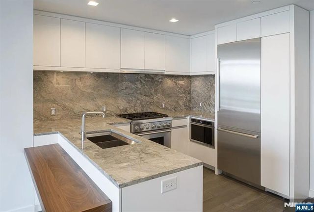 320 Adolphus Avenue 117, Cliffside Park, NJ 07010