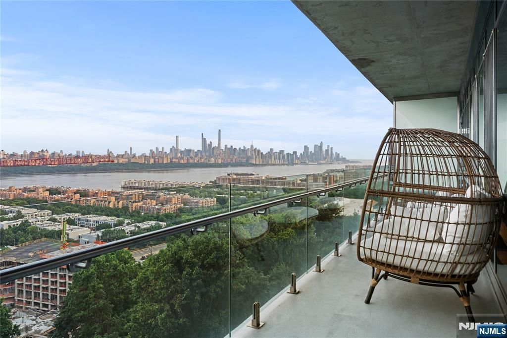 320 Adolphus Avenue 117, Cliffside Park, NJ 07010