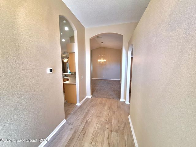 2622 Glasbern Circle, Melbourne, FL 32904