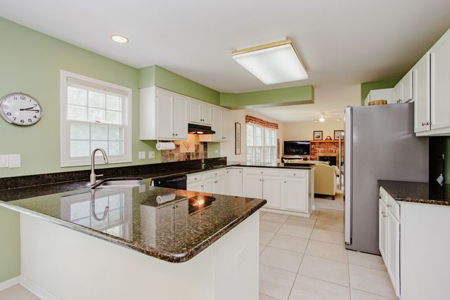1438 Della Drive, Hoffman Estates, IL 60169