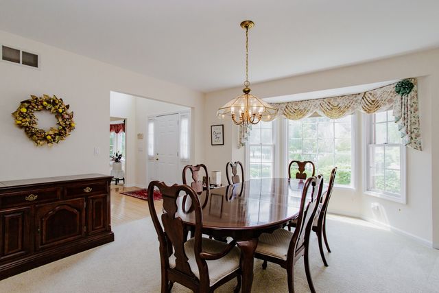 1438 Della Drive, Hoffman Estates, IL 60169