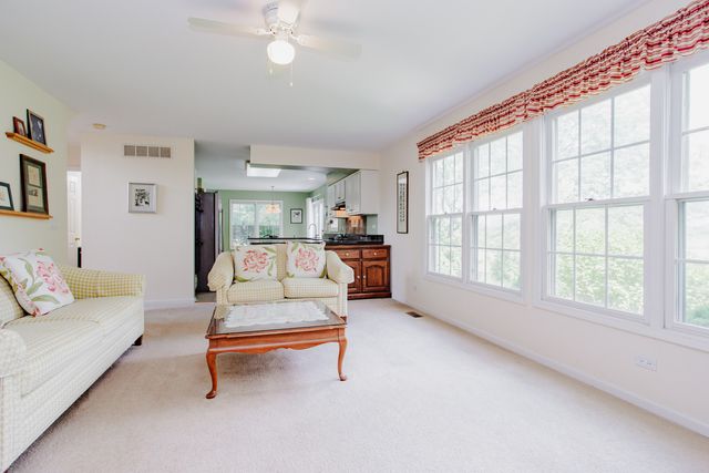 1438 Della Drive, Hoffman Estates, IL 60169