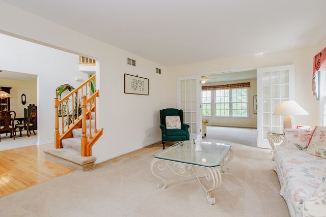 1438 Della Drive, Hoffman Estates, IL 60169