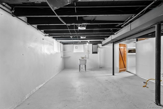 15846 Lesure Street, Detroit, MI 48227