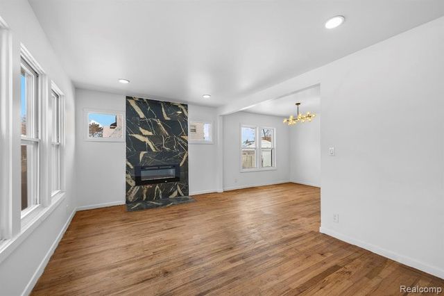 15846 Lesure Street, Detroit, MI 48227