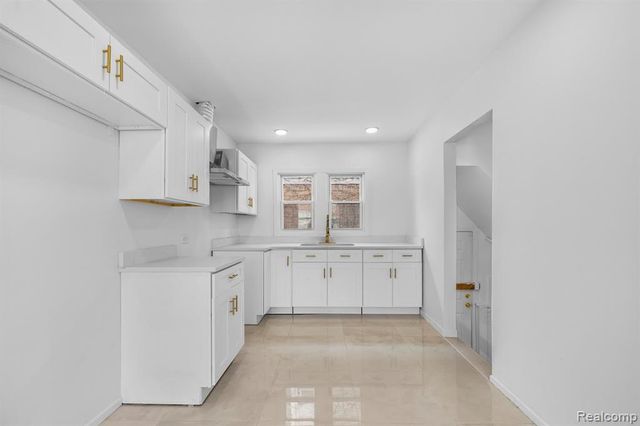 15846 Lesure Street, Detroit, MI 48227