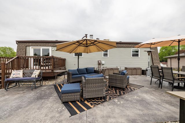 717 Cottonwood Drive, Dyer, IN 46311