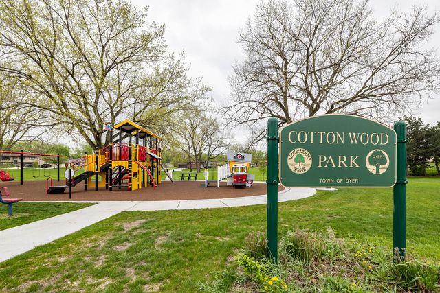 717 Cottonwood Drive, Dyer, IN 46311