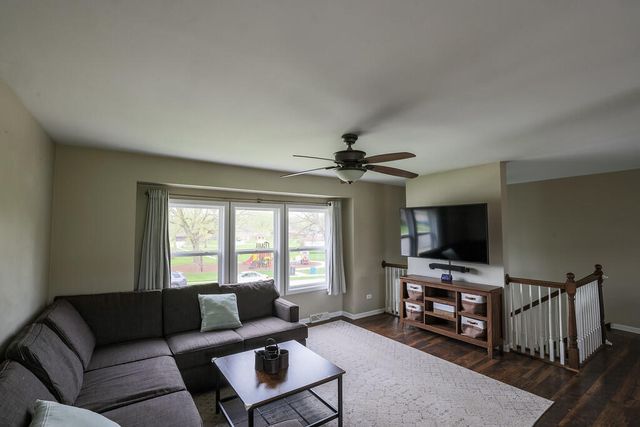 717 Cottonwood Drive, Dyer, IN 46311