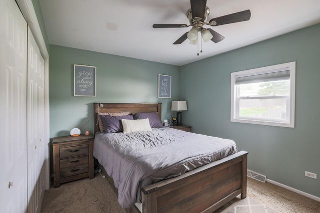 717 Cottonwood Drive, Dyer, IN 46311