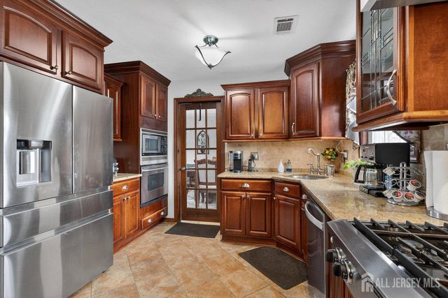 10 Barbara Place, Sayreville, NJ 08872