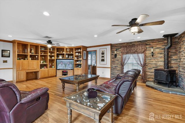 10 Barbara Place, Sayreville, NJ 08872