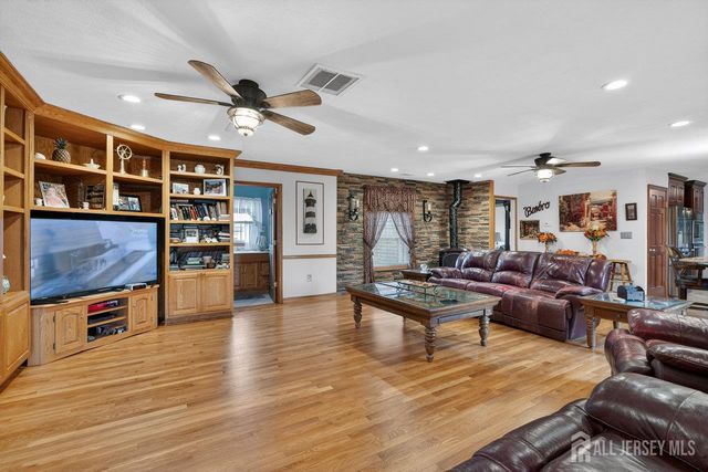 10 Barbara Place, Sayreville, NJ 08872