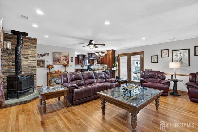 10 Barbara Place, Sayreville, NJ 08872