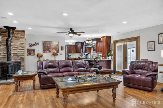 10 Barbara Place, Sayreville, NJ 08872