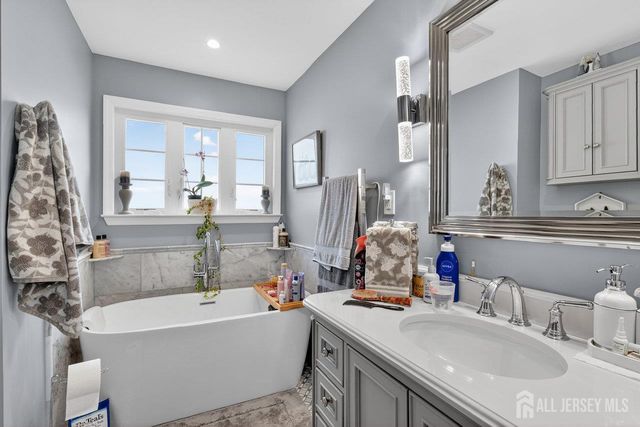 10 Barbara Place, Sayreville, NJ 08872