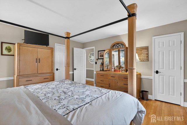 10 Barbara Place, Sayreville, NJ 08872