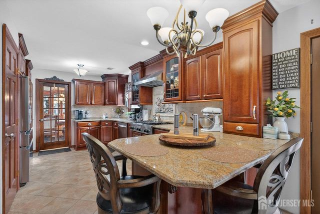 10 Barbara Place, Sayreville, NJ 08872