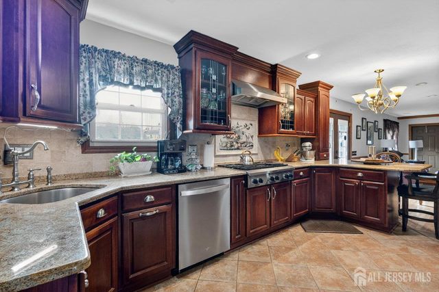 10 Barbara Place, Sayreville, NJ 08872