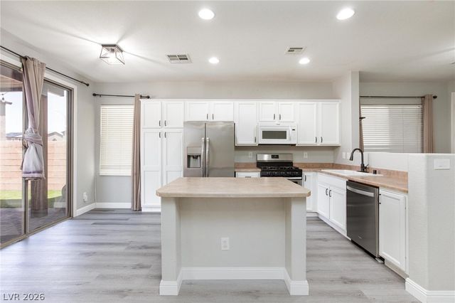 6521 Raven Hall Street, North Las Vegas, NV 89084