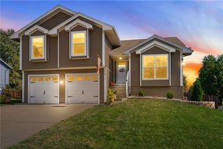 1817 NE Burgandy Circle, Lee's Summit, MO 64086