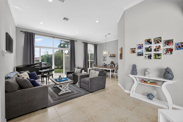 198 Sedona Way, Palm Beach Gardens, FL 33418