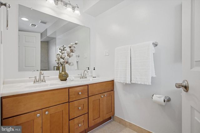 2405 CATHARINE ST, Philadelphia, PA 19146