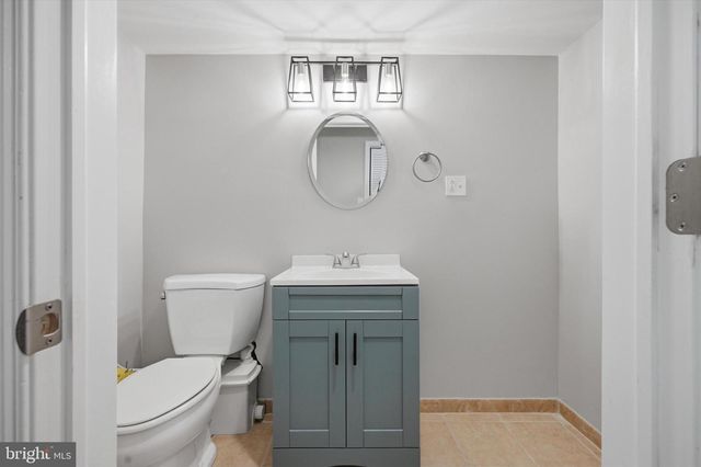 2405 CATHARINE ST, Philadelphia, PA 19146