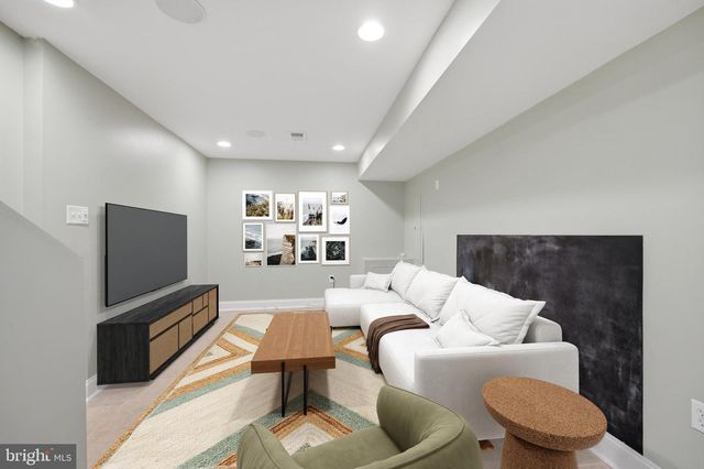 2405 CATHARINE ST, Philadelphia, PA 19146