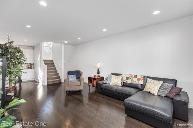 260 Center Boulevard, Wixom, MI 48393