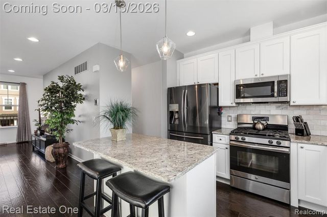 260 Center Boulevard, Wixom, MI 48393