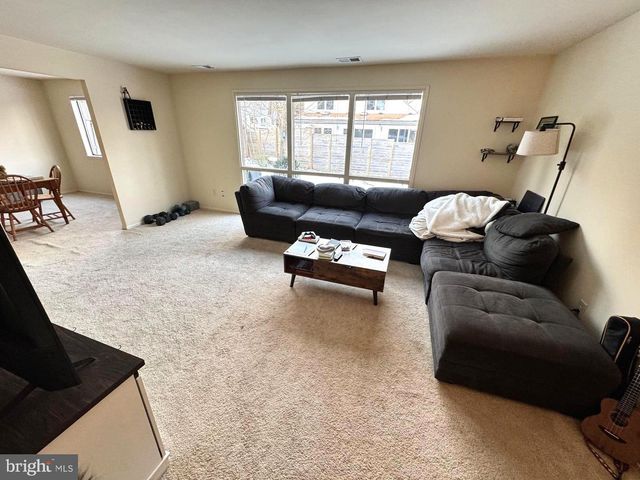 6363 11TH RD N, Arlington, VA 22205