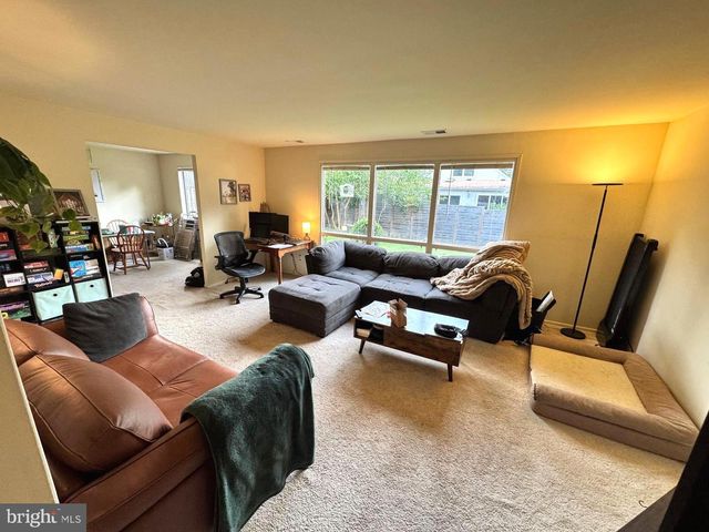 6363 11TH RD N, Arlington, VA 22205
