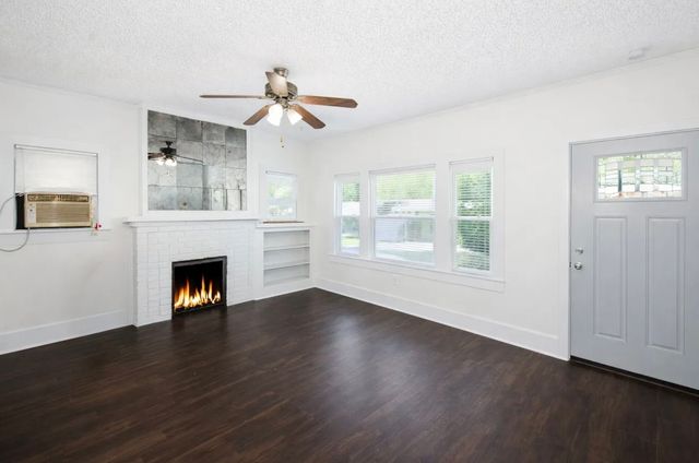 2628 Avenue G, Fort Worth, TX 76105