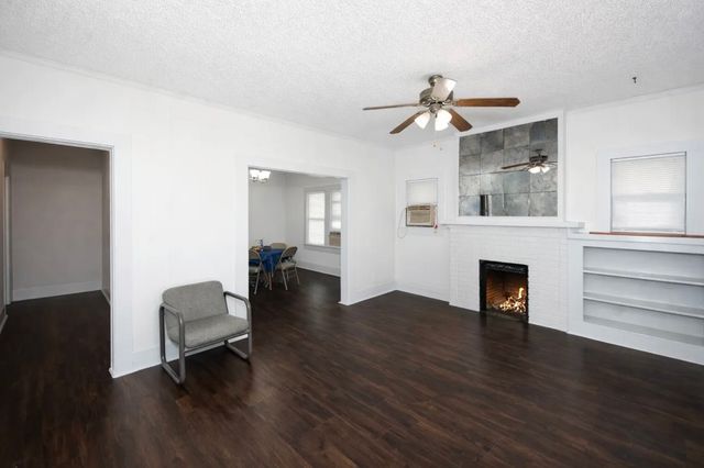 2628 Avenue G, Fort Worth, TX 76105
