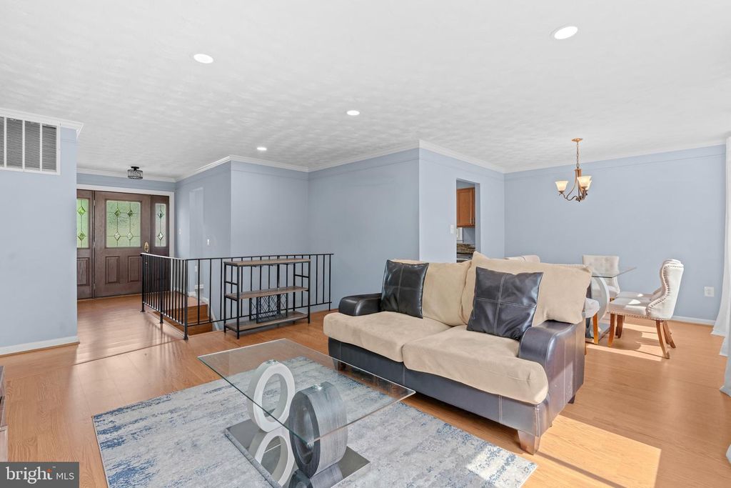 Image 13 of property listing at 9004 MILL CT, Fort Washington, MD 20744