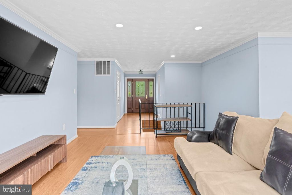 Image 14 of property listing at 9004 MILL CT, Fort Washington, MD 20744