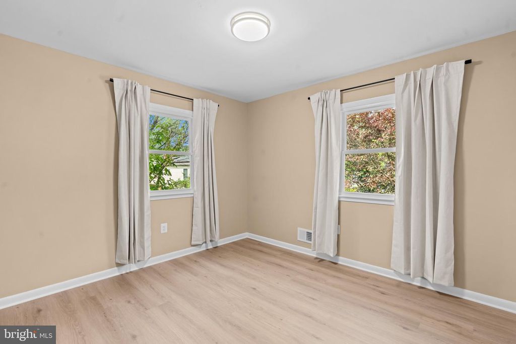 Image 16 of property listing at 9004 MILL CT, Fort Washington, MD 20744