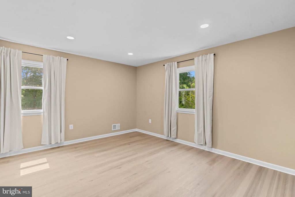 Image 17 of property listing at 9004 MILL CT, Fort Washington, MD 20744