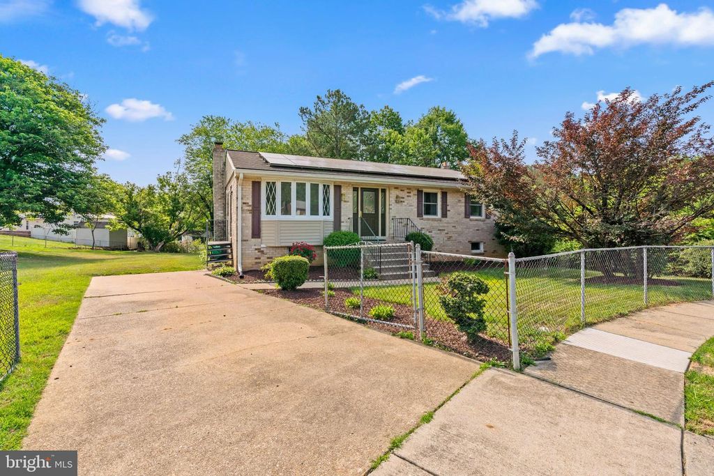 Image 2 of property listing at 9004 MILL CT, Fort Washington, MD 20744