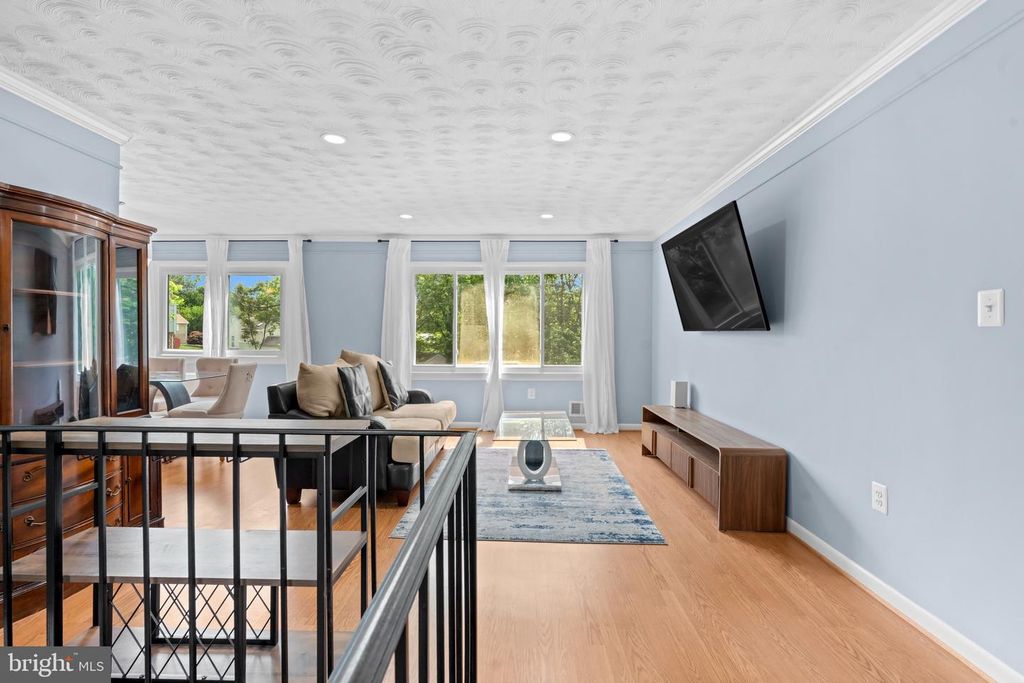 Image 4 of property listing at 9004 MILL CT, Fort Washington, MD 20744
