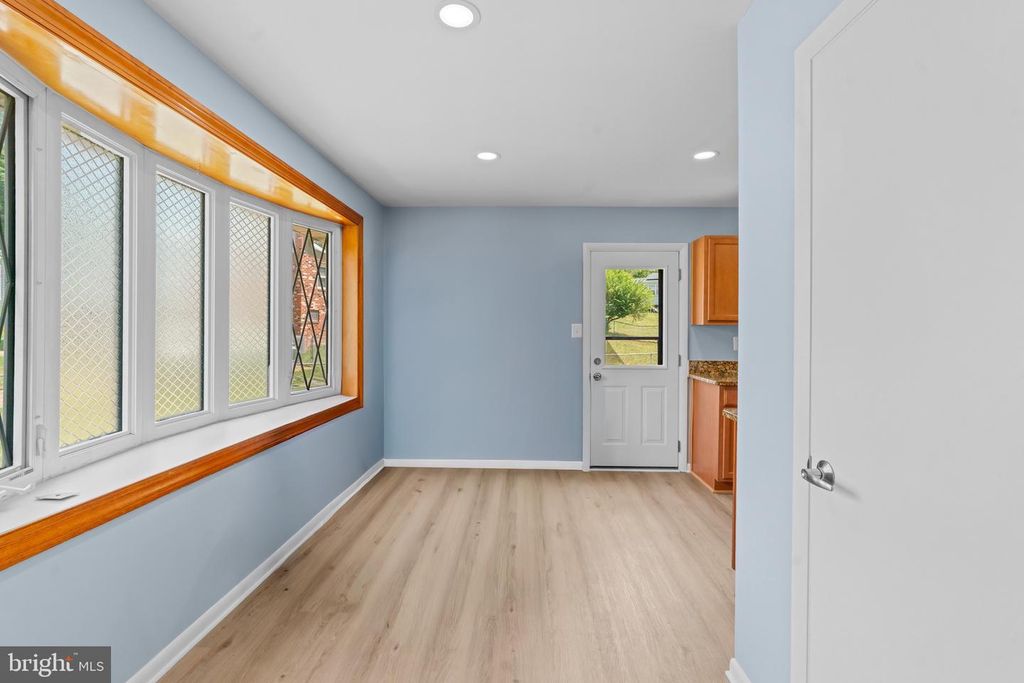 Image 5 of property listing at 9004 MILL CT, Fort Washington, MD 20744
