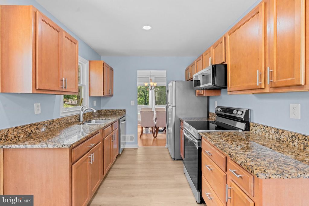 Image 7 of property listing at 9004 MILL CT, Fort Washington, MD 20744