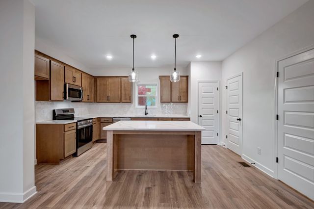 606 Granbury Pvt Drive, Hendersonville, TN 37075