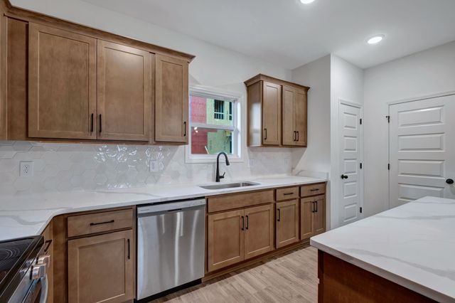 606 Granbury Pvt Drive, Hendersonville, TN 37075