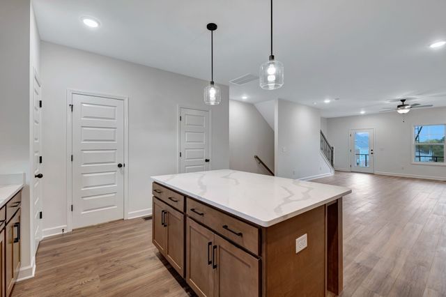 606 Granbury Pvt Drive, Hendersonville, TN 37075