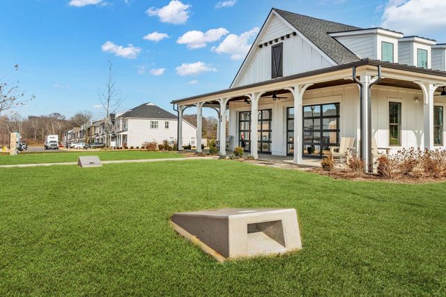 606 Granbury Pvt Drive, Hendersonville, TN 37075