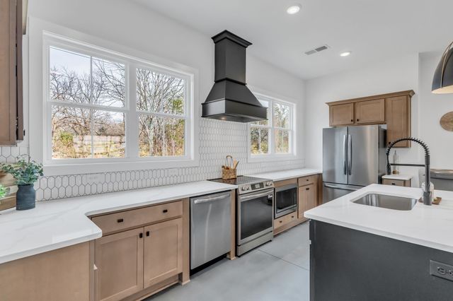 606 Granbury Pvt Drive, Hendersonville, TN 37075