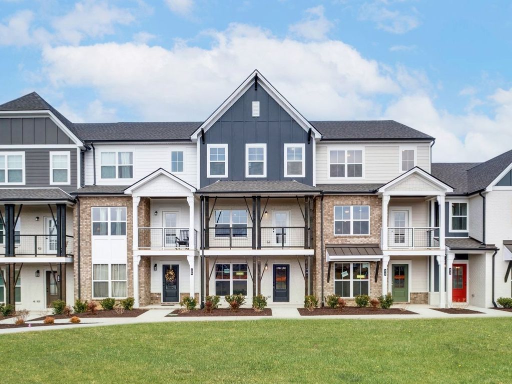 606 Granbury Pvt Drive, Hendersonville, TN 37075