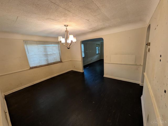 7284 Eastlawn Drive, Cincinnati, OH 45237